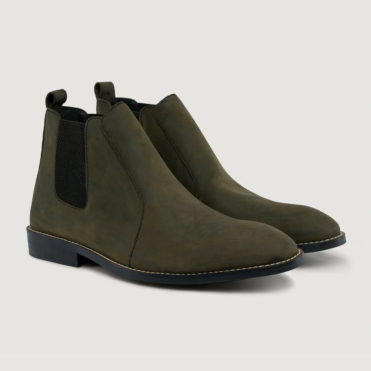 Clarkson Chelsea Olive Pullup 가죽 부츠 - StudGuard 남성용 in Olive Full-Grain Leather - 측면 프로필 뷰 | 공식 온라인 스토어 구매