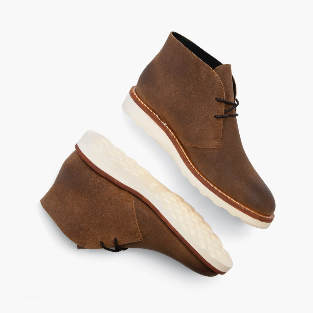 High-Traction Rubber Outsole & Lug Tread Pattern on Scout Safari 가죽 부츠 남성용 For Men