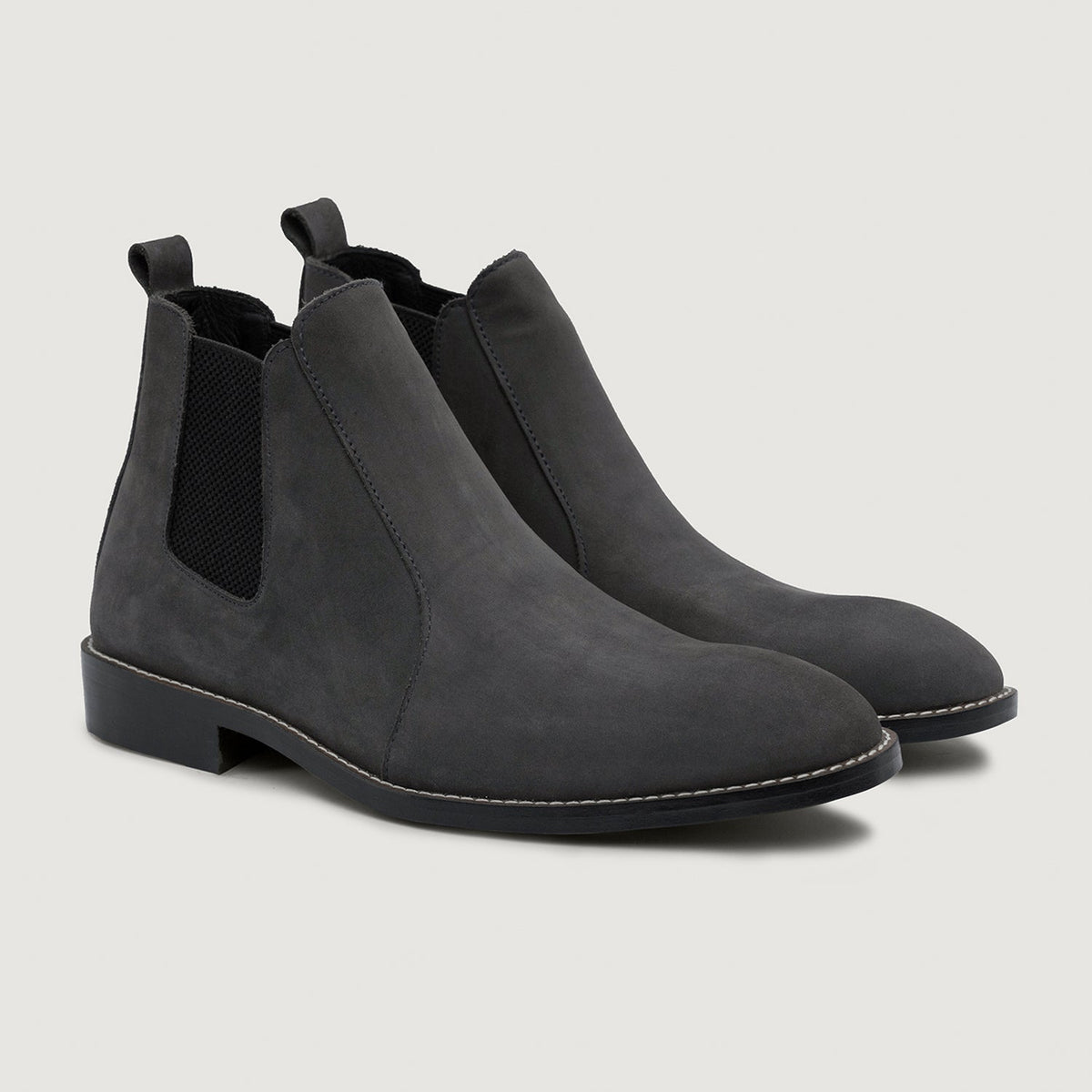 Clarkson Chelsea Grey Nubuck 가죽 부츠 - StudGuard 남성용 in Grey Full-Grain Leather - 측면 프로필 뷰 | 공식 온라인 스토어 구매