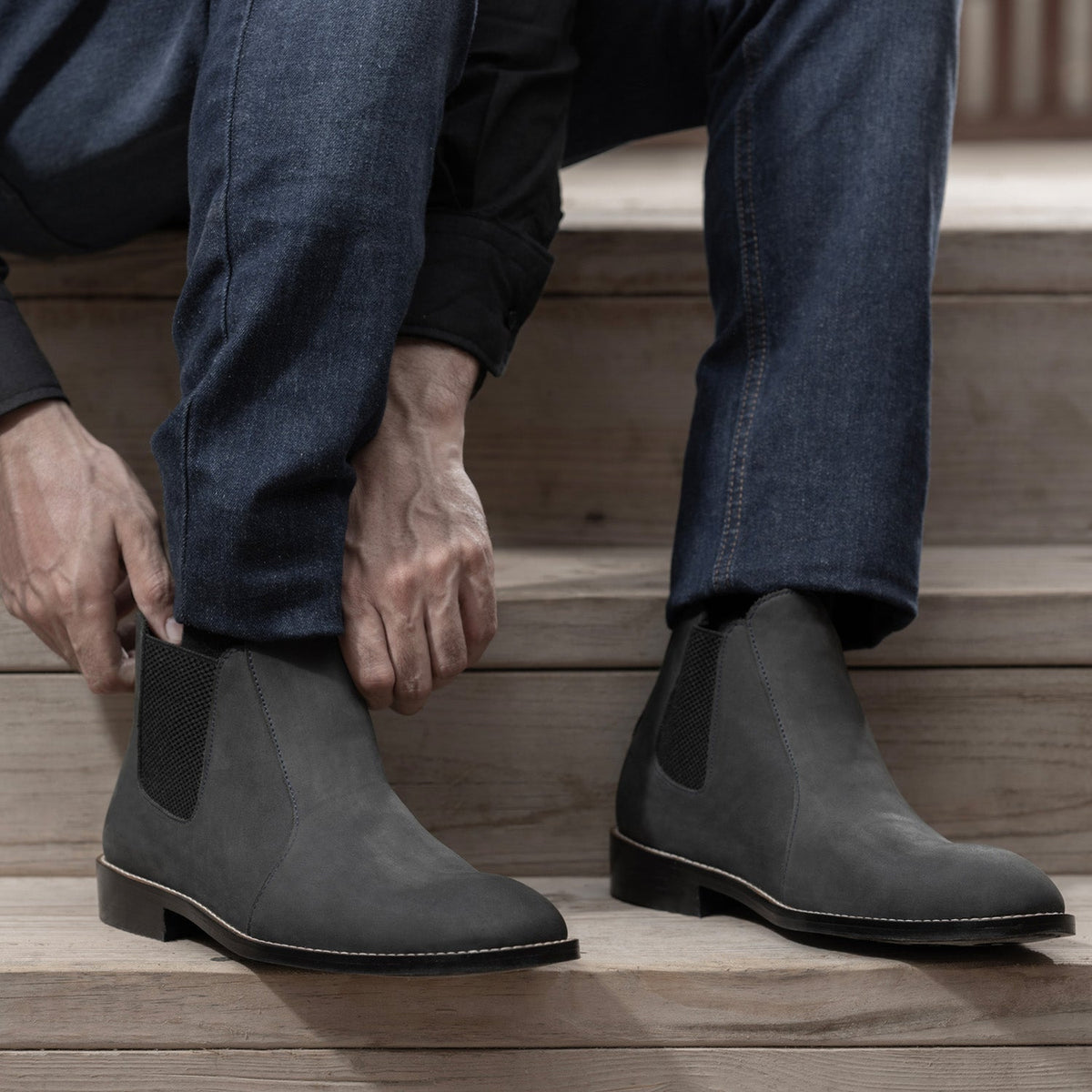 High-Traction Rubber Outsole & Lug Tread Pattern on Clarkson Chelsea Grey Nubuck 가죽 부츠 - StudGuard 남성용