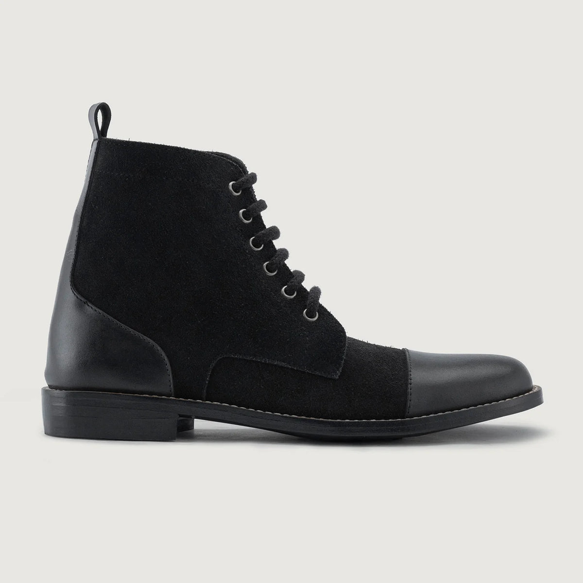 Black Full-Grain leather Boots - 굿이어 웰트 공법 및 앞코 토박스 디테일