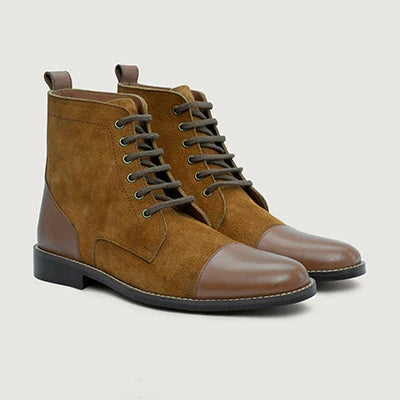Knight Derby 탄 & 브라운 가죽 부츠 - StudGuard 남성용 in Brown Full-Grain Leather - 측면 프로필 뷰 | 공식 온라인 스토어 구매