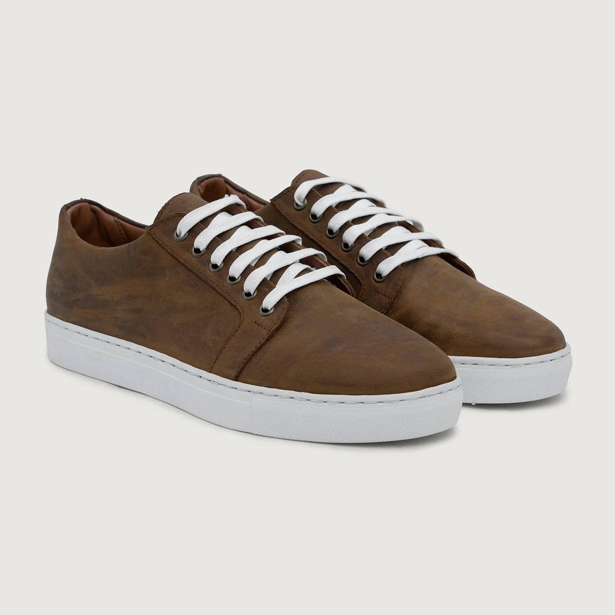 Murphy Low Top Burnt Copper Pullup 가죽 스니커즈 남성용 For Men in Burnt Copper Full-Grain Leather - 측면 프로필 뷰 | 공식 온라인 스토어 구매