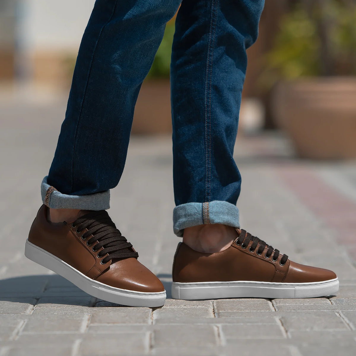 Tan Full-Grain leather Sneakers - 굿이어 웰트 공법 및 앞코 토박스 디테일
