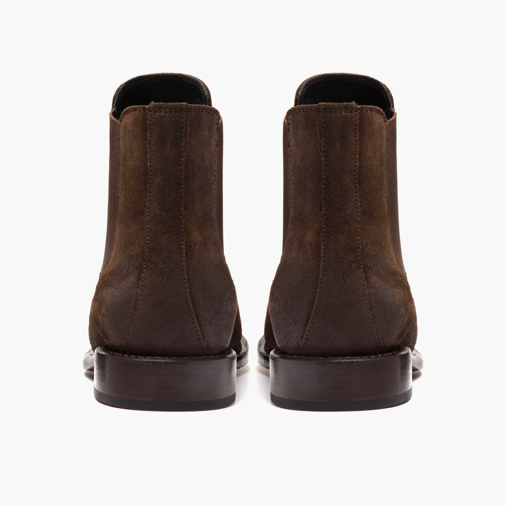 High-Traction Rubber Outsole & Lug Tread Pattern on Cavalier Dark 브라운 가죽 부츠 남성용