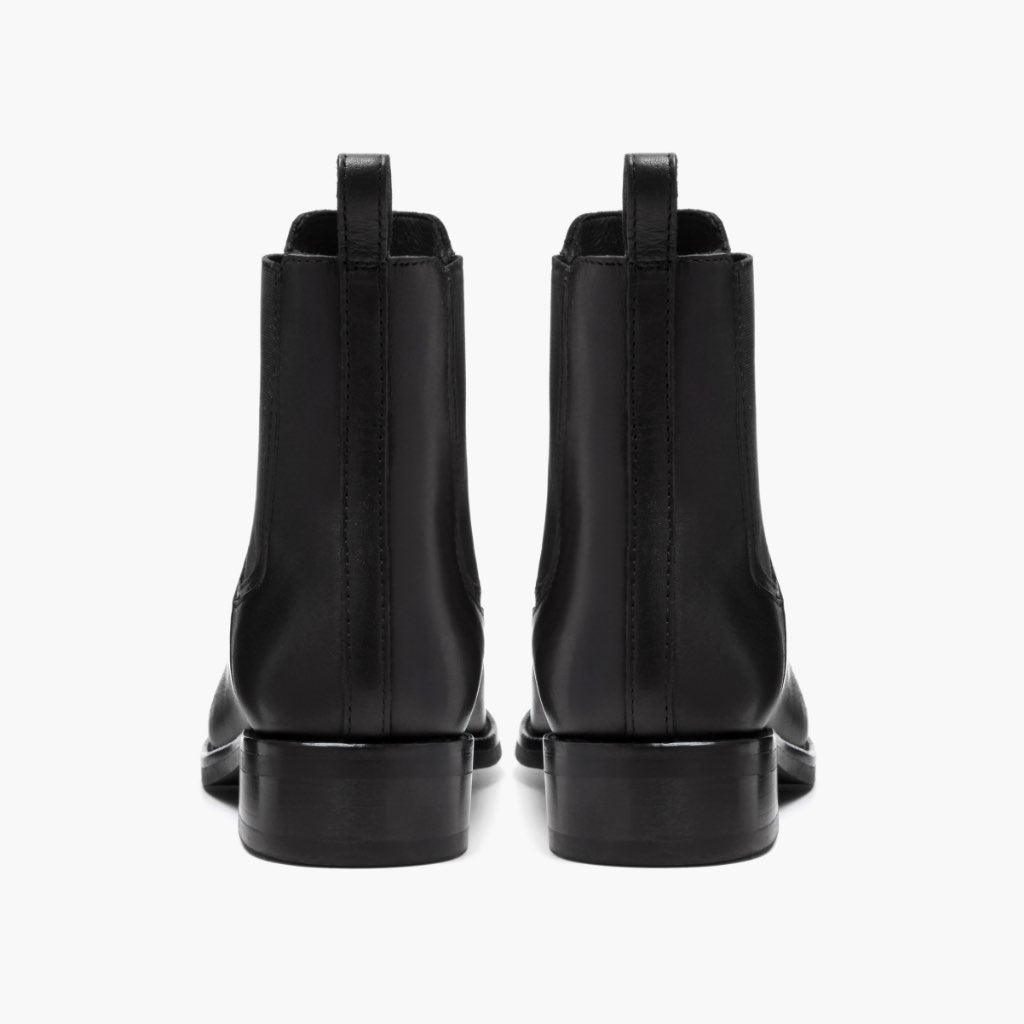 High-Traction Rubber Outsole & Lug Tread Pattern on Duchess 블랙 가죽 부츠 여성용