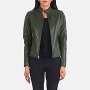 
Adalyn 퀼팅 그린 가죽 라이더 자켓 여성용 in Green Sheepskin Leather - 정면 스타일 및 테일러드 실루엣 | 공식 온라인 스토어 구매