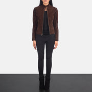 Close-Up Detail of Band &amp; Zipper Hardware on Women's Adalyn Quilted Mocha Suede 가죽 라이더 자켓 여성용