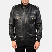 Close-Up Detail of High neck &amp; Zipper Hardware on Men's Agent Shadow 블랙 가죽 봄버 자켓 남성용