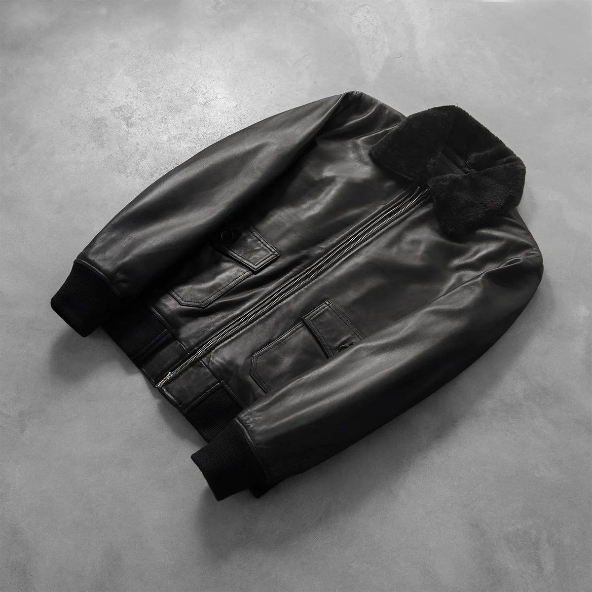 
Rib Knit & Hem Craftsmanship Construction Detail on Airin G-1 블랙 가죽 항공 점퍼 봄버 남성용