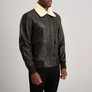 
Brown Sheepskin Leather Bomber Jacket - 어깨 라인과 깔끔한 밑단이 돋보이는 뒷면 뷰