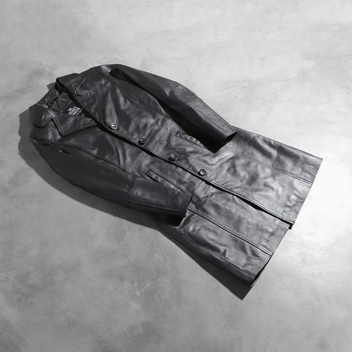 
Open Hem & Hem Craftsmanship Construction Detail on Alexis 블랙 Single Breasted 가죽 코트 여성용