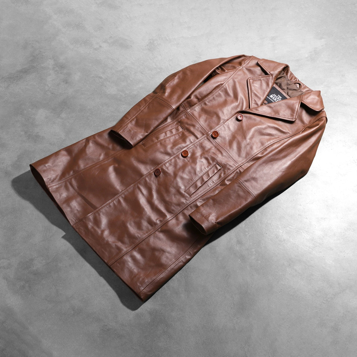 
Open Hem & Hem Craftsmanship Construction Detail on Alexis 브라운 Single Breasted 가죽 코트 여성용