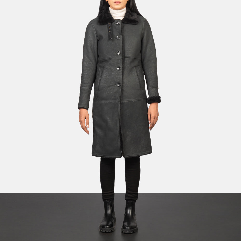 
Alina Shearling 블랙 가죽 코트 여성용 in Distressed Black Sheepskin Leather - 정면 스타일 및 테일러드 실루엣 | 공식 온라인 스토어 구매