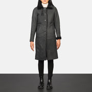 
Alina Shearling 블랙 가죽 코트 여성용 in Distressed Black Sheepskin Leather - 정면 스타일 및 테일러드 실루엣 | 공식 온라인 스토어 구매