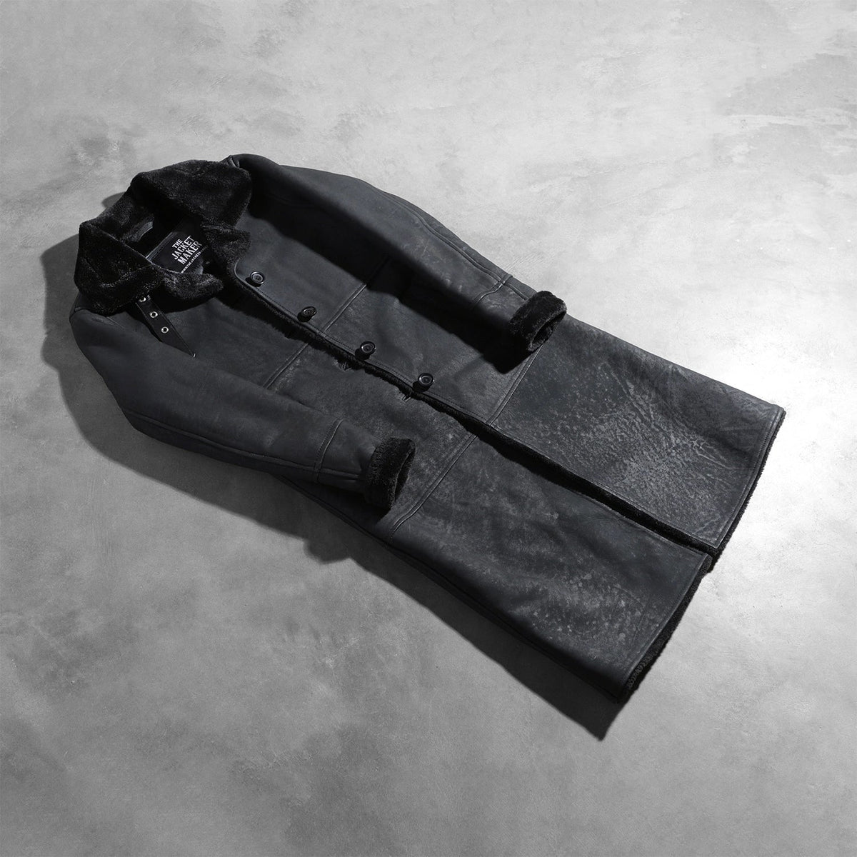 
Open Hem & Hem Craftsmanship Construction Detail on Alina Shearling 블랙 가죽 코트 여성용