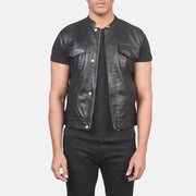 
Atlas Moto 블랙 가죽 조끼 남성용 in Black Sheepskin Leather - 정면 스타일 및 테일러드 실루엣 | 공식 온라인 스토어 구매