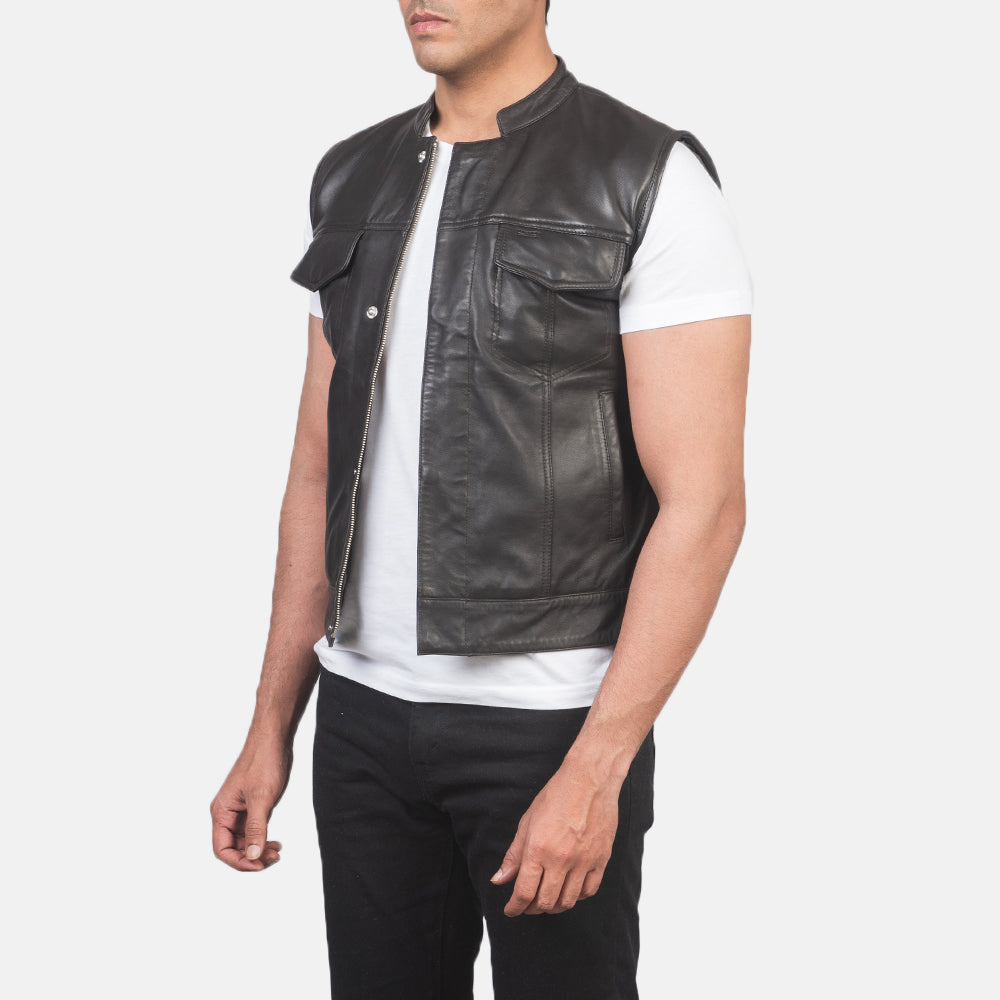
Brown Sheepskin Leather Biker Jacket - 어깨 라인과 깔끔한 밑단이 돋보이는 뒷면 뷰