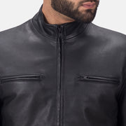 Close-Up Detail of High neck &amp; Zipper Hardware on Austere Matte 블랙 가죽 라이더 자켓 남성용