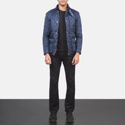 Close-Up Detail of Belted Band &amp; Button Hardware on Men's Barry Quilted Blue Windbreaker 가죽 자켓 남성용