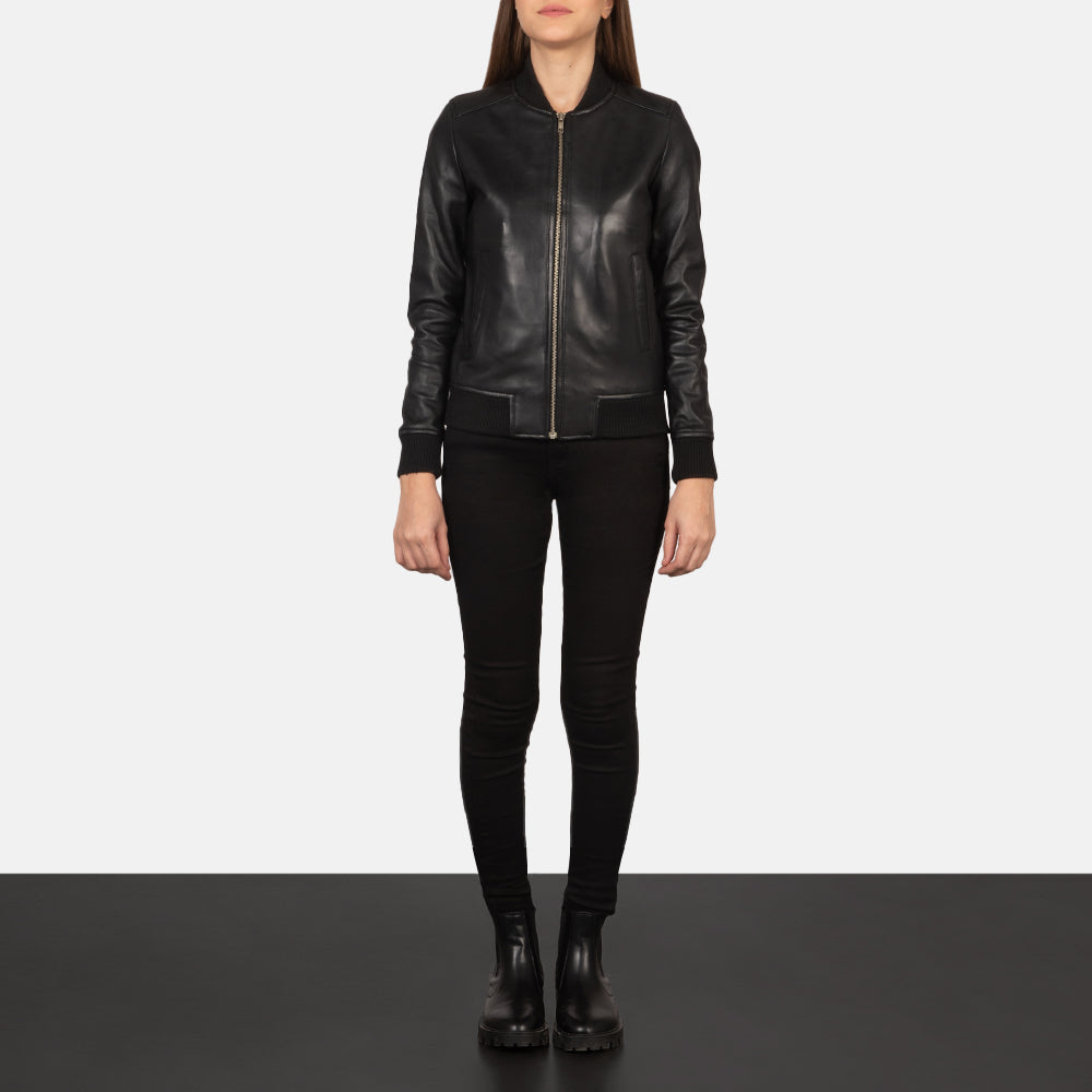 Women's Bliss 블랙 가죽 봄버 자켓 여성용 - Lateral Side Profile View Showing Sleeve Cut &amp; Athletic Taper Fit