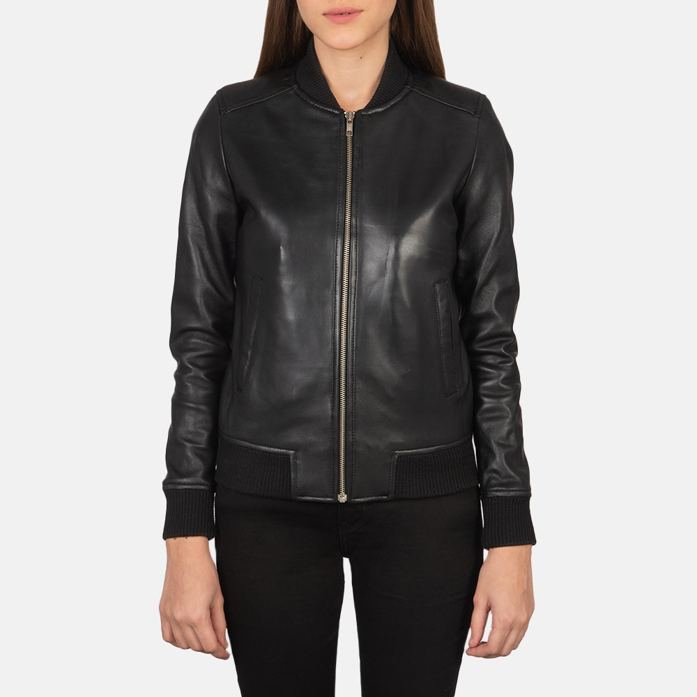Close-Up Detail of Varsity - Rib Knit &amp; Zipper with Wind Flap Hardware on Women's Bliss 블랙 가죽 봄버 자켓 여성용