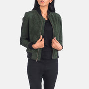 
Bliss 그린 Suede 가죽 항공 점퍼 봄버 여성용 in Green Goatskin Suede - 정면 스타일 및 테일러드 실루엣 | 공식 온라인 스토어 구매