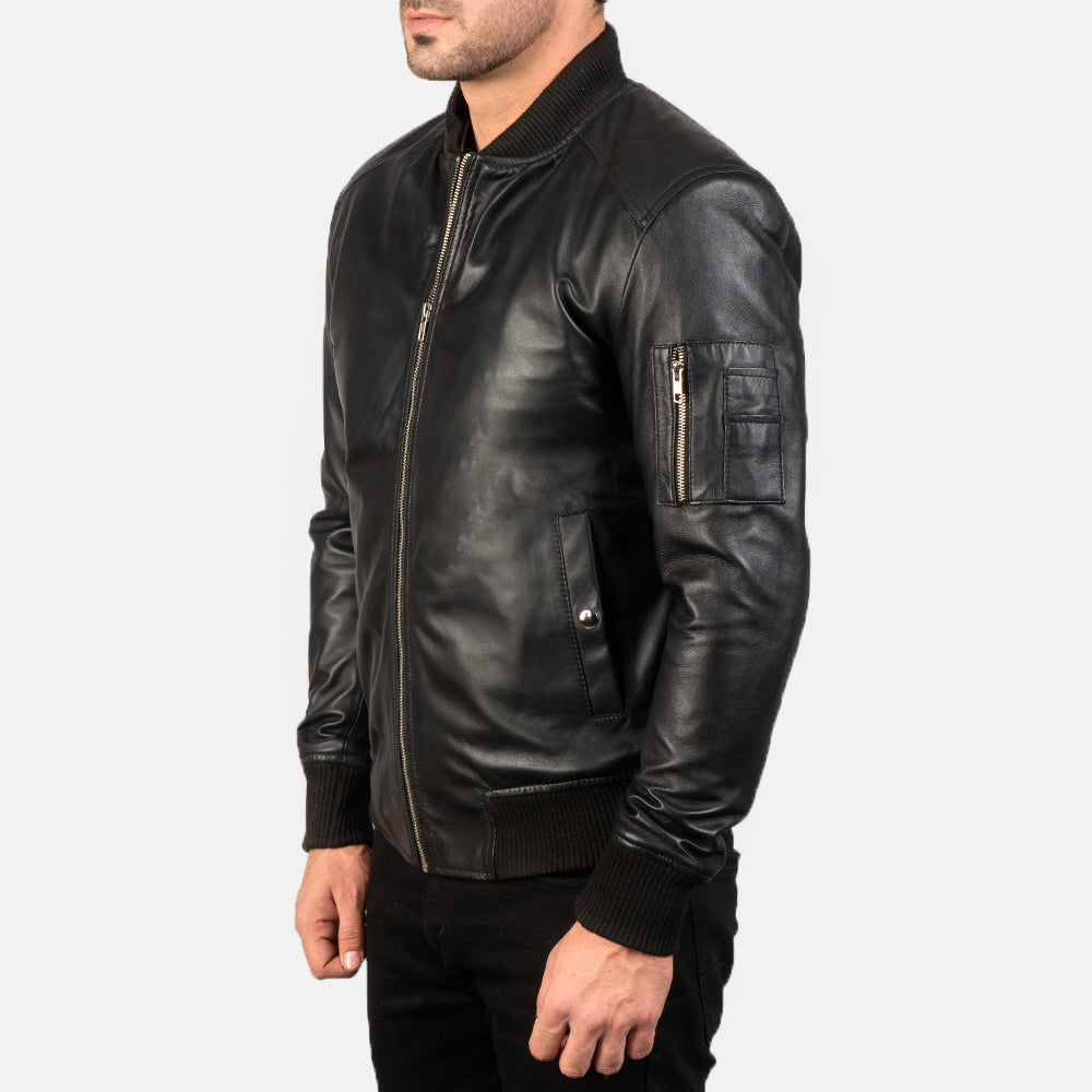 
Black Sheepskin Leather Bomber Jacket - 어깨 라인과 깔끔한 밑단이 돋보이는 뒷면 뷰