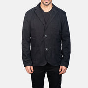 Close-Up Detail of Notch &amp; Button Hardware on Borges 블랙 가죽 테일러드 블레이저 남성용