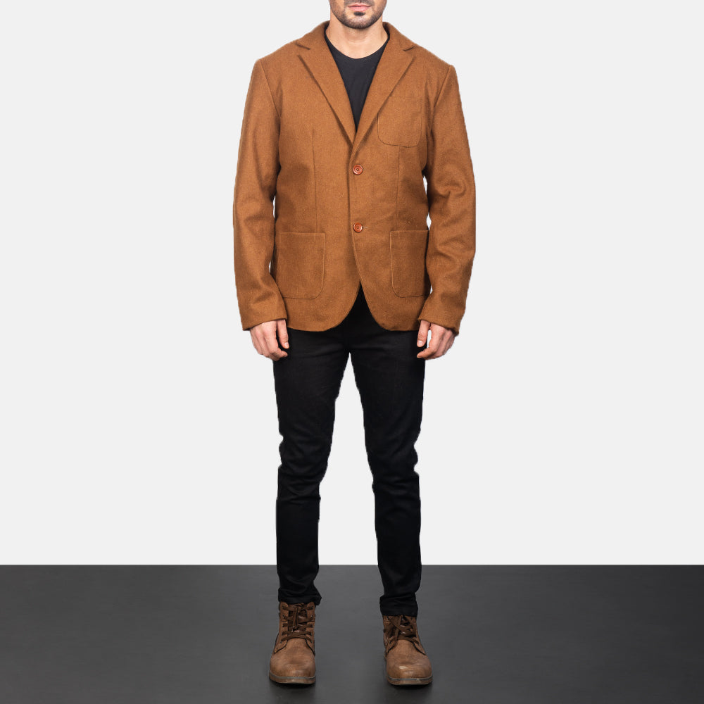 
Khaki Wool Blazer - 입체 소매 커팅과 슬림 테이퍼드 핏을 보여주는 측면 뷰