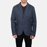 Close-Up Detail of Notch &amp; Button Hardware on Borges Navy Blue 가죽 테일러드 블레이저 남성용
