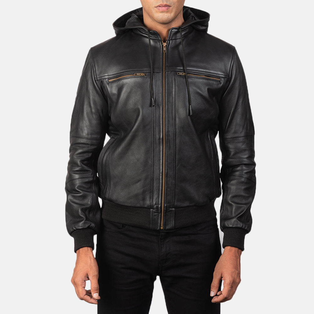 
Bouncer Biz Black Leather Hooded Bomber Jacket - 입체 소매 커팅과 슬림 테이퍼드 핏을 보여주는 측면 뷰