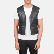 
Brandon 블랙 가죽 조끼 남성용 in Black Sheepskin Leather - 정면 스타일 및 테일러드 실루엣 | 공식 온라인 스토어 구매