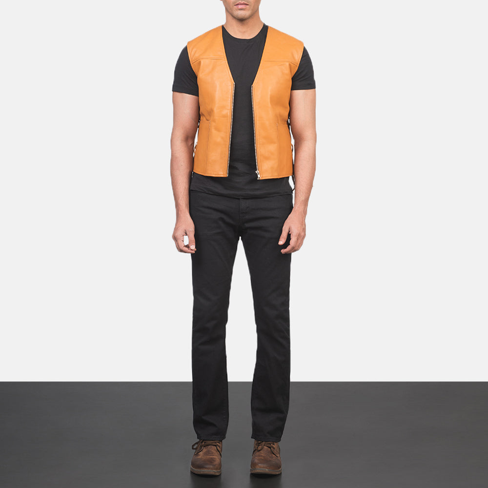 Men's Brandon 탠 브라운 가죽 베스트 남성용 - Lateral Side Profile View Showing Sleeve Cut &amp; Athletic Taper Fit