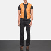 Men's Brandon 탠 브라운 가죽 베스트 남성용 - Lateral Side Profile View Showing Sleeve Cut &amp; Athletic Taper Fit