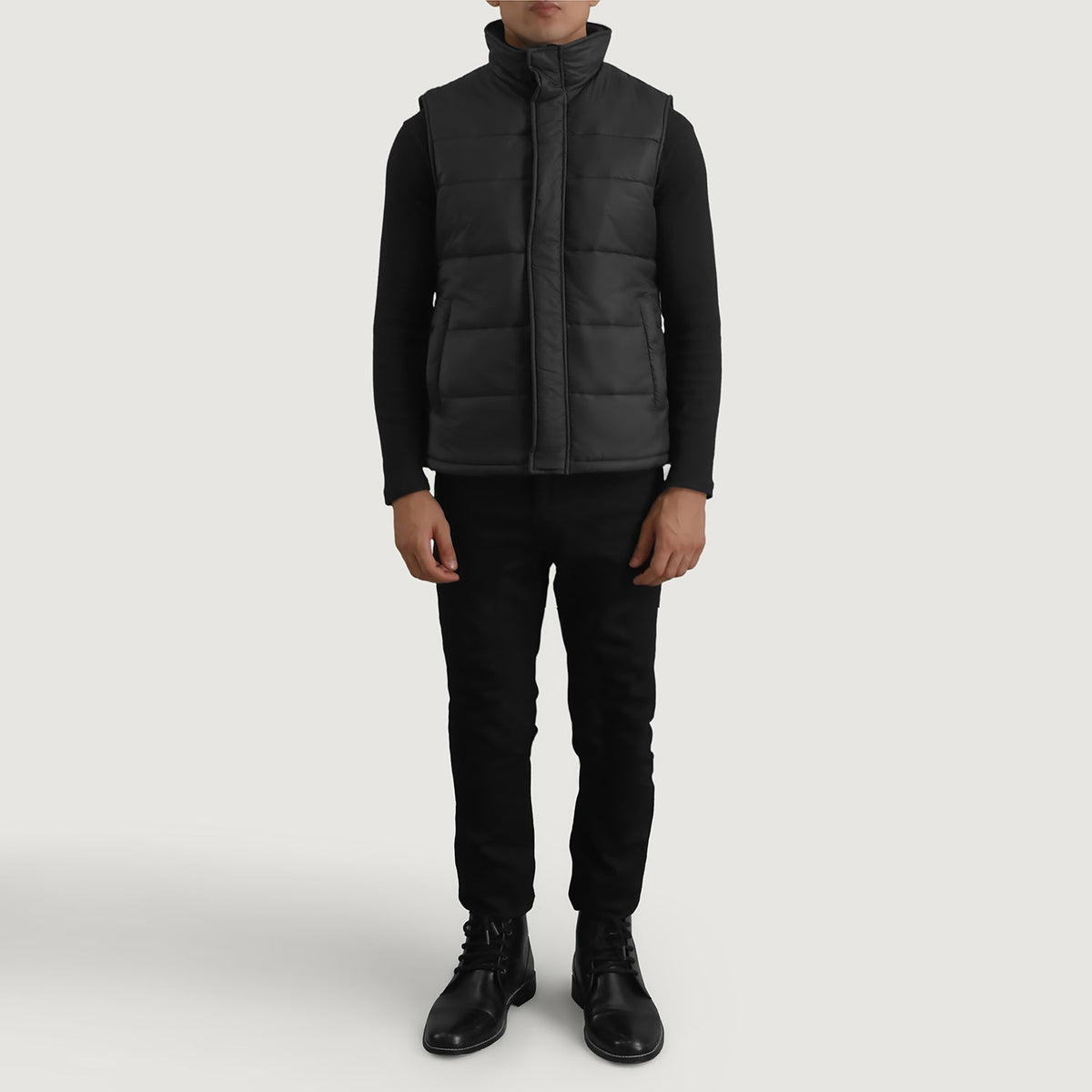 Bryan 블랙 Puffer Vest 남성용 - Lateral Side Profile View Showing Sleeve Cut &amp; Athletic Taper Fit