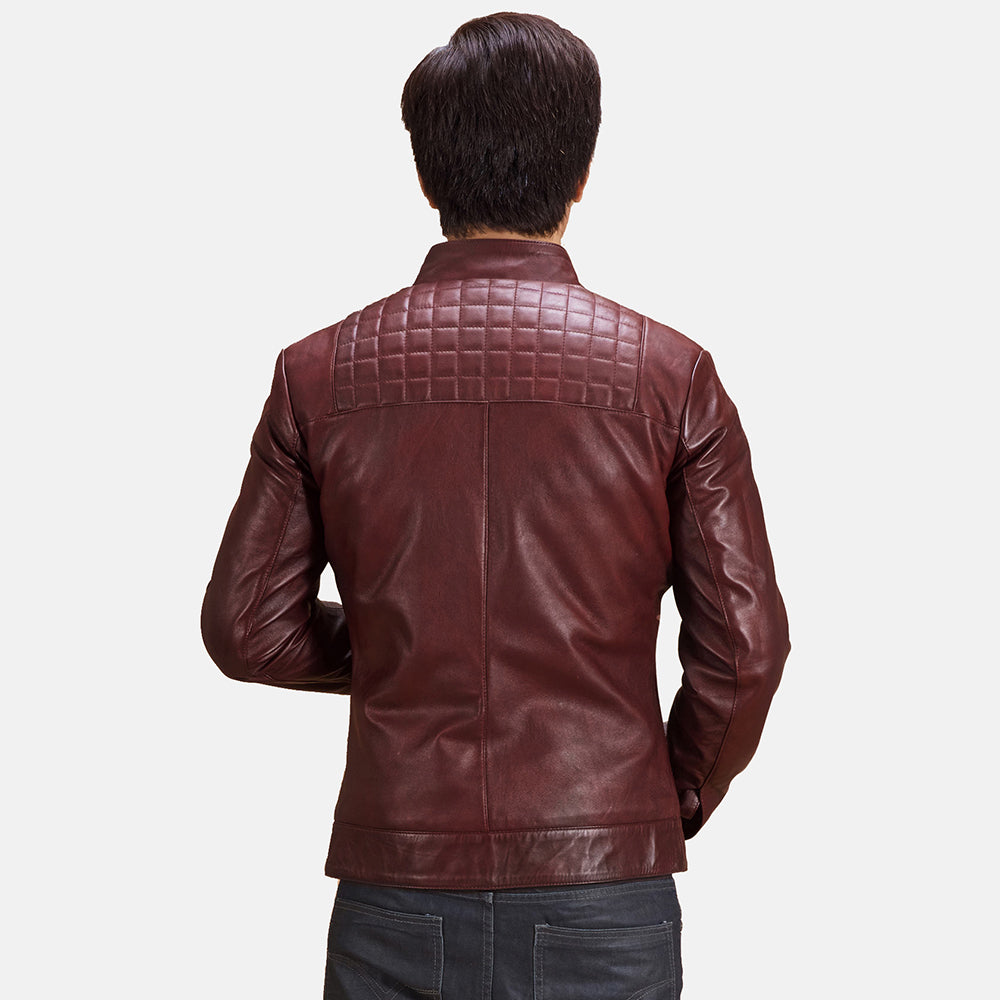 
클로즈업 상세 of Band with Snap Button & Zipper Hardware on Burgunn Dee 마룬 가죽 라이더 자켓 남성용