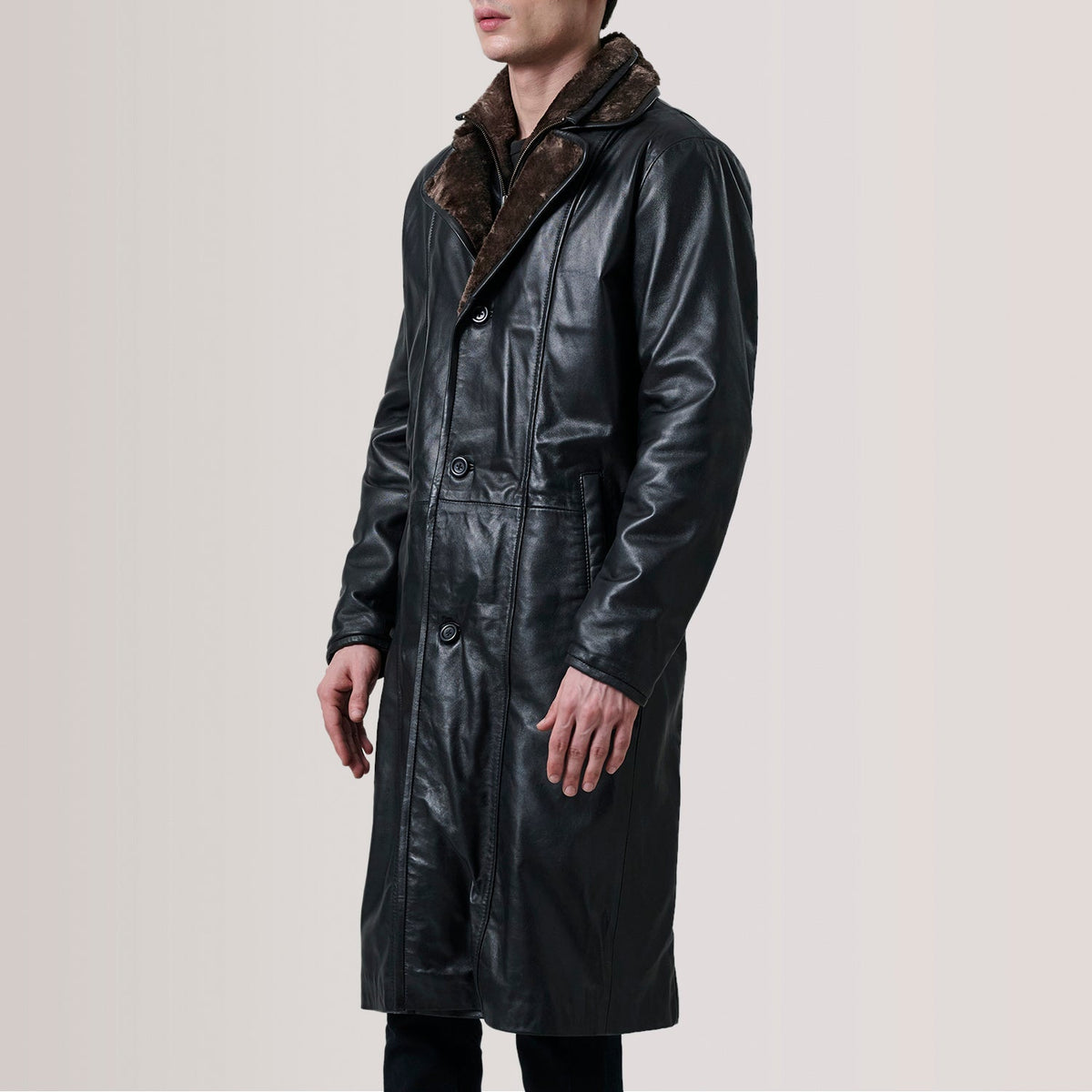 Cai 블랙 Leather Shearling 가죽 롱 코트 남성용 For Men - Lateral Side Profile View Showing Sleeve Cut &amp; Athletic Taper Fit