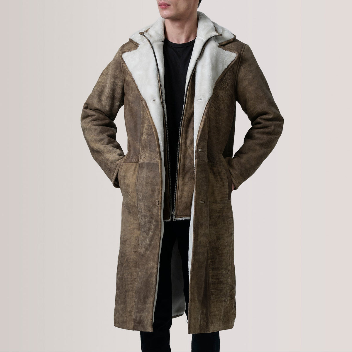Cai Distressed Brown Leather Shearling Coat For Men in Distressed Brown Sheepskin Snuffed - 정면 스타일 및 테일러드 실루엣 | 공식 온라인 스토어 구매
