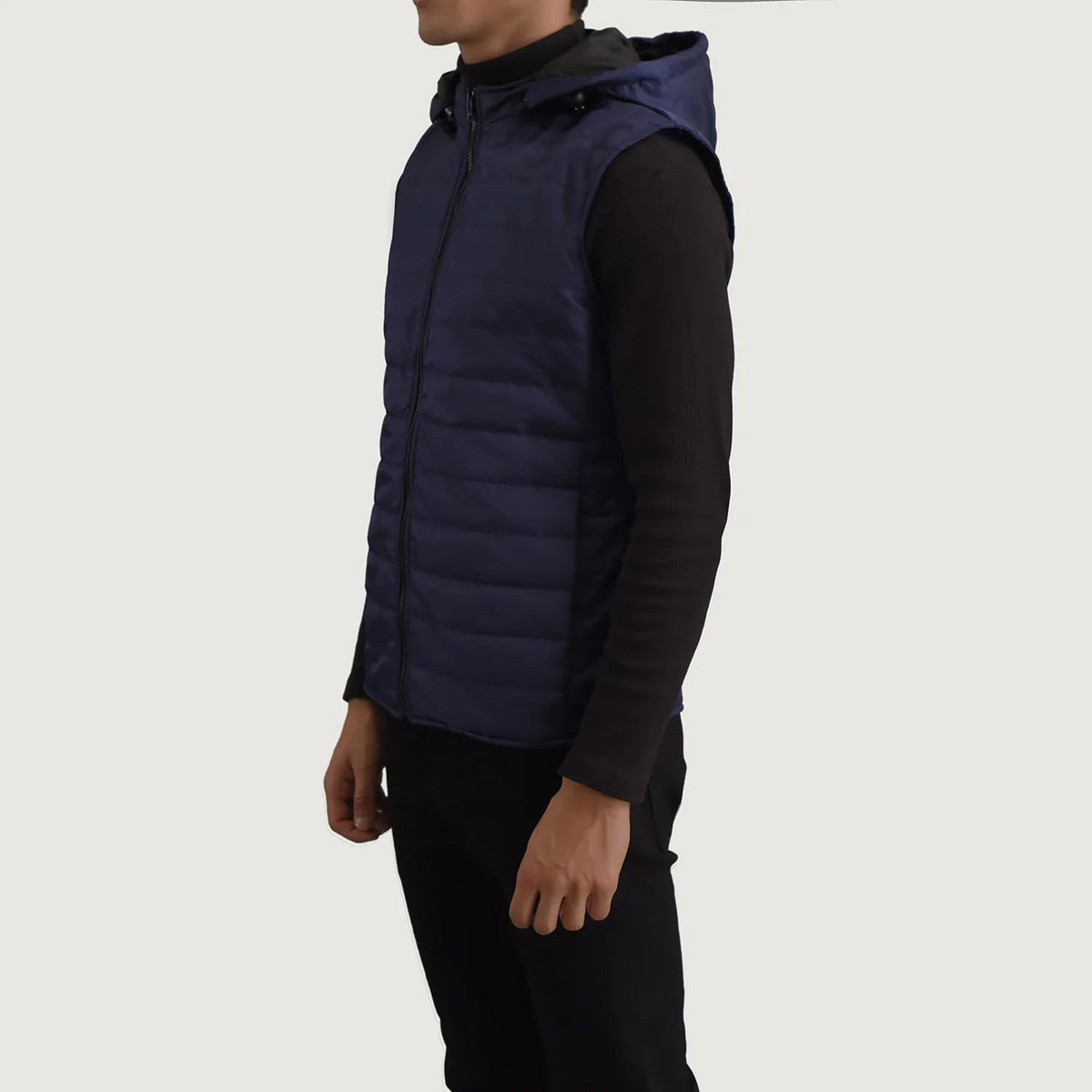 
Blue Full-Grain leather Vest - 어깨 라인과 깔끔한 밑단이 돋보이는 뒷면 뷰