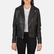 
Carolyn Quilted Black Biker Jacket in Black Goatskin Leather - 정면 스타일 및 테일러드 실루엣 | 공식 온라인 스토어 구매