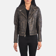 
Carolyn Quilted Distressed Brown Biker Jacket in Distressed Brown Goatskin Leather - 정면 스타일 및 테일러드 실루엣 | 공식 온라인 스토어 구매