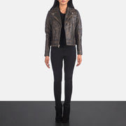 
Carolyn Quilted Distressed Brown Biker Jacket - 입체 소매 커팅과 슬림 테이퍼드 핏을 보여주는 측면 뷰