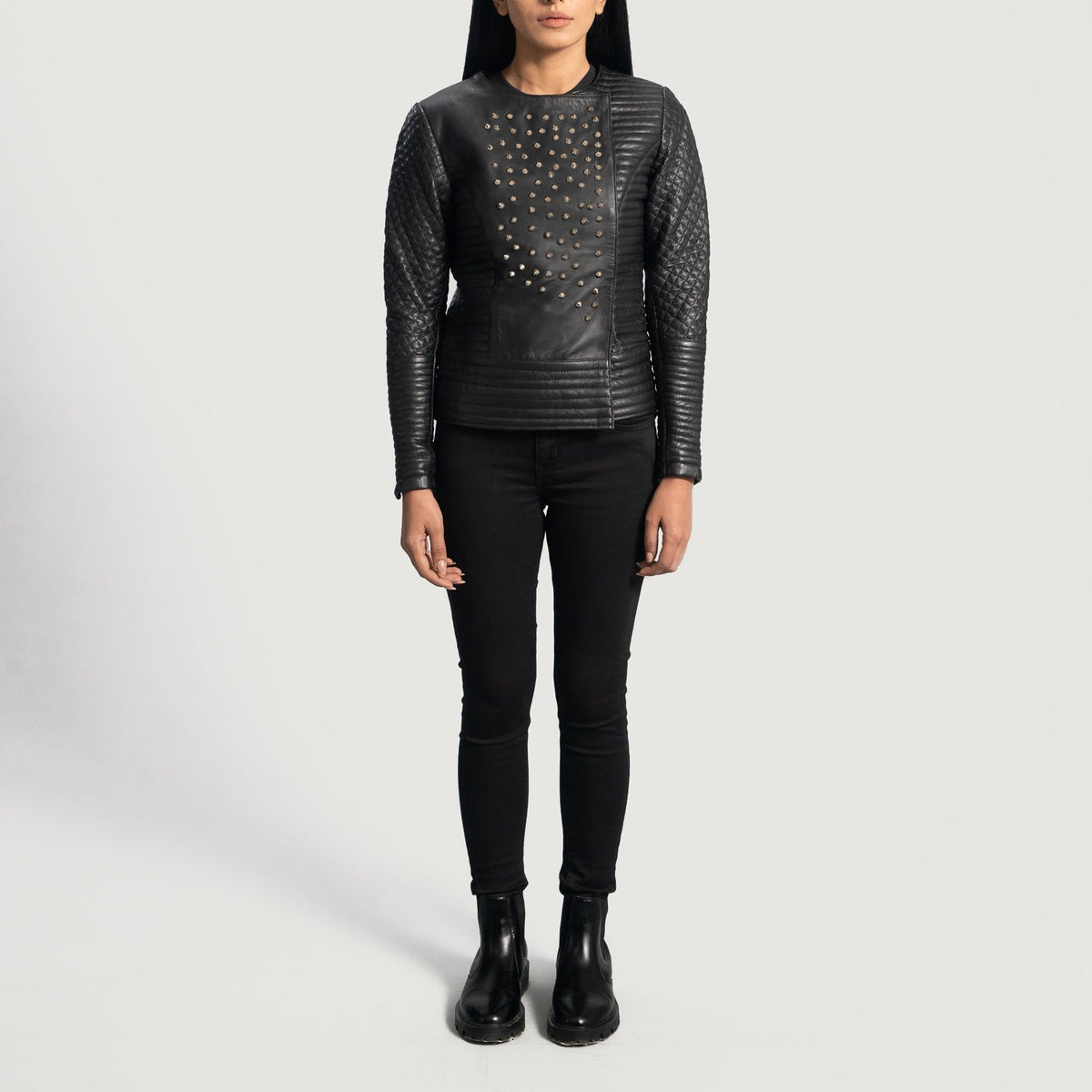Close-Up Detail of Classic Collar &amp; Snap Button Hardware on Women's Celeste Studded 블랙 가죽 자켓 여성용