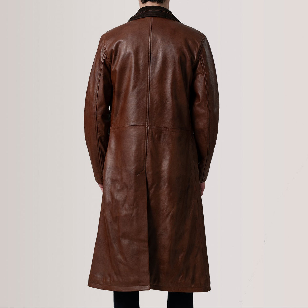 
클로즈업 상세 of Notch & Button Hardware on Charlton Waxed 브라운 Leather Single Breasted 가죽 코트 남성용 For Men