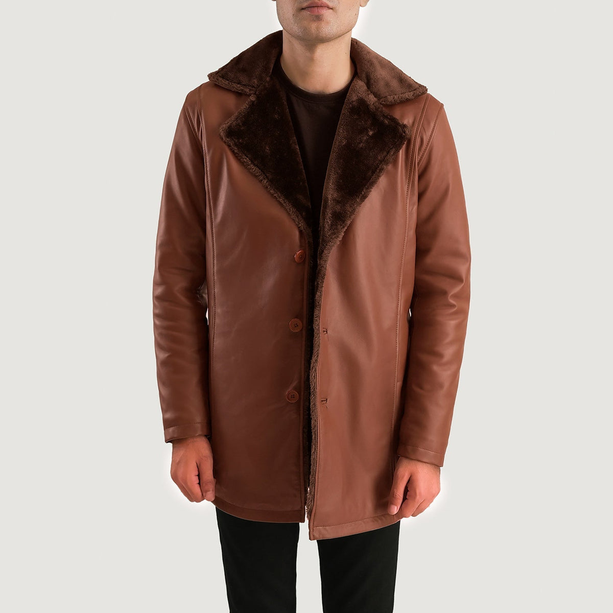 Close-Up Detail of Shirt &amp; Button Hardware on Men's Cinnamon 브라운 Leather Fur 가죽 롱 코트 남성용