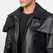 
클로즈업 상세 of Classic Collar & Heavy-Duty Zipper Hardware on Classic 블랙 Leather Duster 남성용
