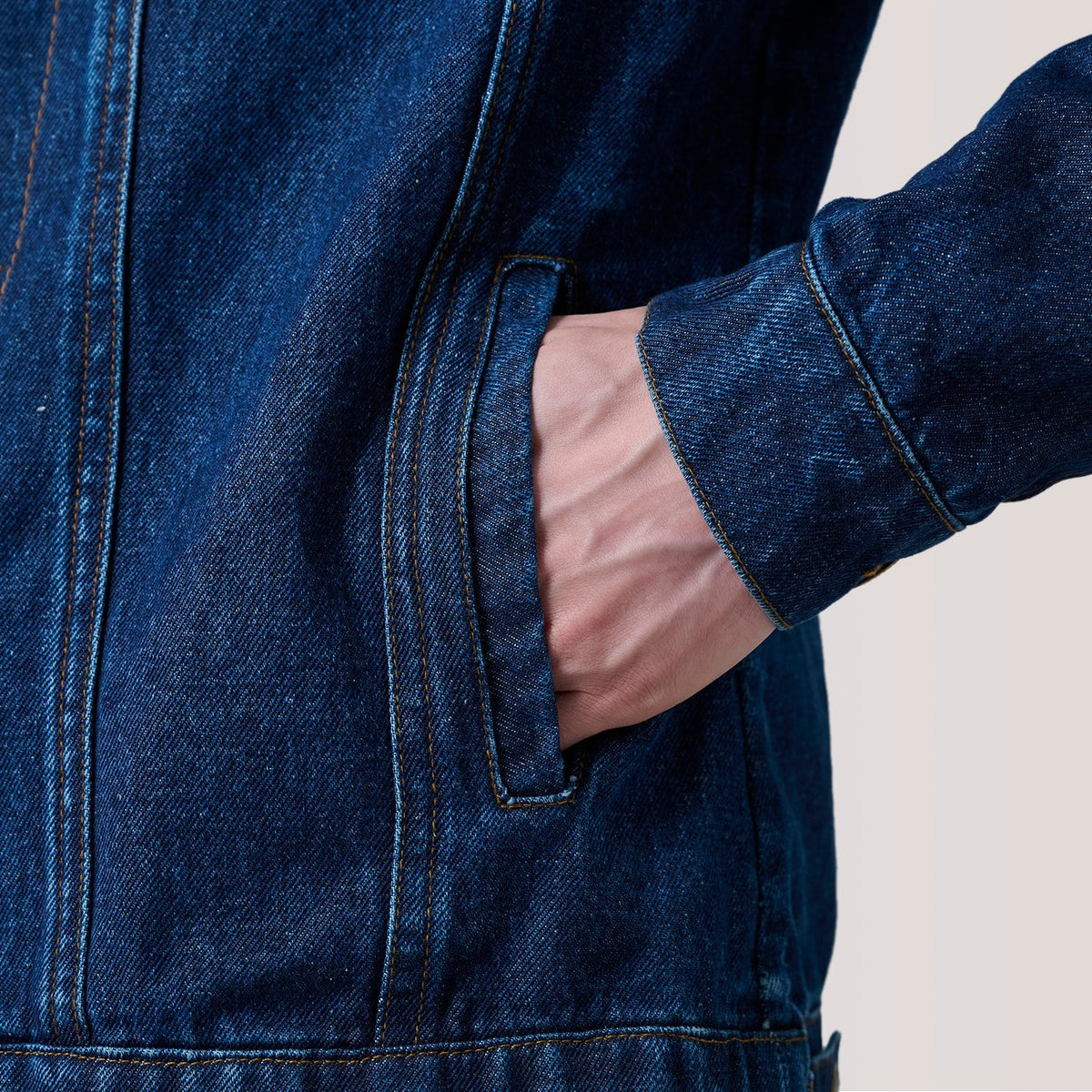 
내부 라이닝 뷰 Showing Quilted Viscose Lining & 내부 수납 포켓 2개