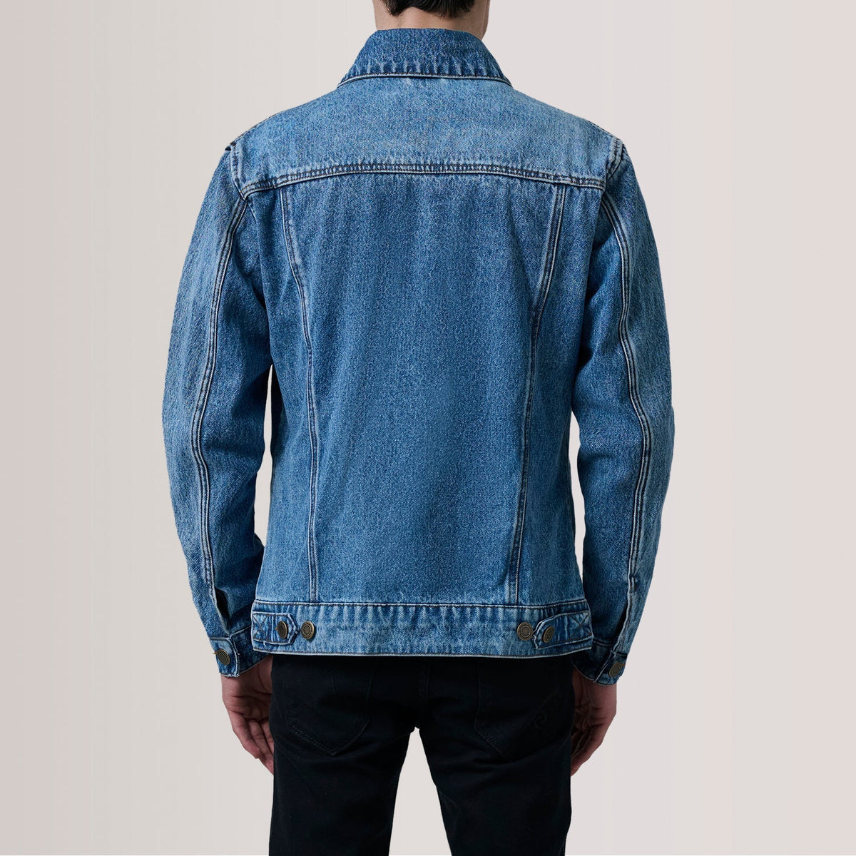 Close-Up Detail of Classic Collar &amp; Heavy-Duty Zipper Hardware on Conard Ice Blue Denim Trucker 가죽 자켓 남성용 For Men