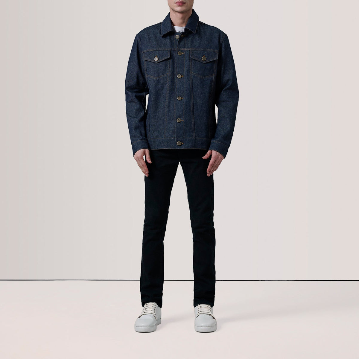 
Indigo Blue Full-Grain leather Jacket - 어깨 라인과 깔끔한 밑단이 돋보이는 뒷면 뷰